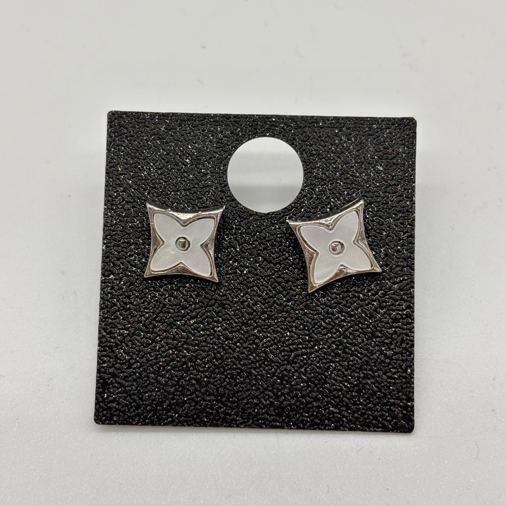 Fashion Studs - Picture 7 of 8